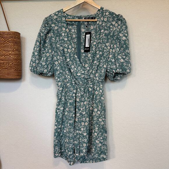 Women's Nasty Gal Sage Green Floral Puff Sleeve Romper Size 4 NEW - Picture 1 of 10